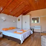 Guest house Bela 4*